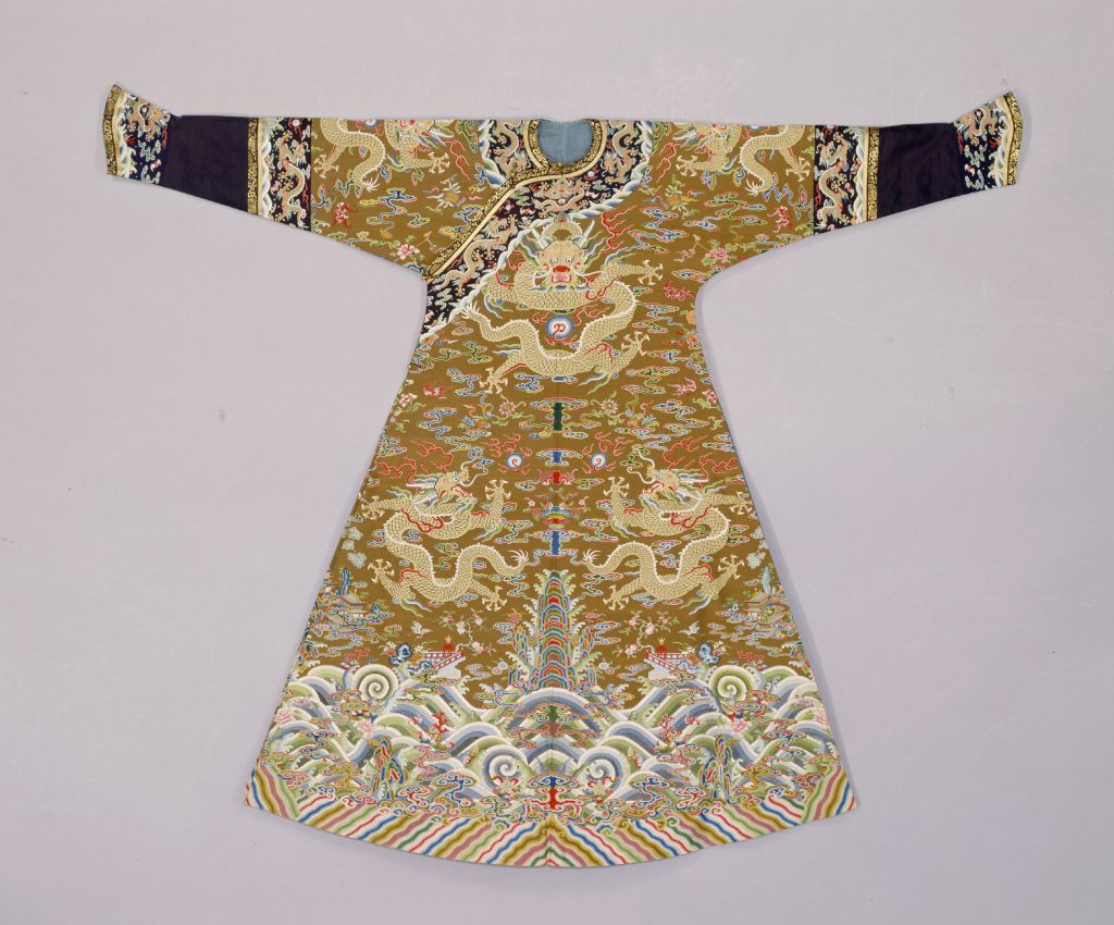 图片[1]-Fragrant Coloured Carved Silk Golden Dragon Jacket Robe-China Archive